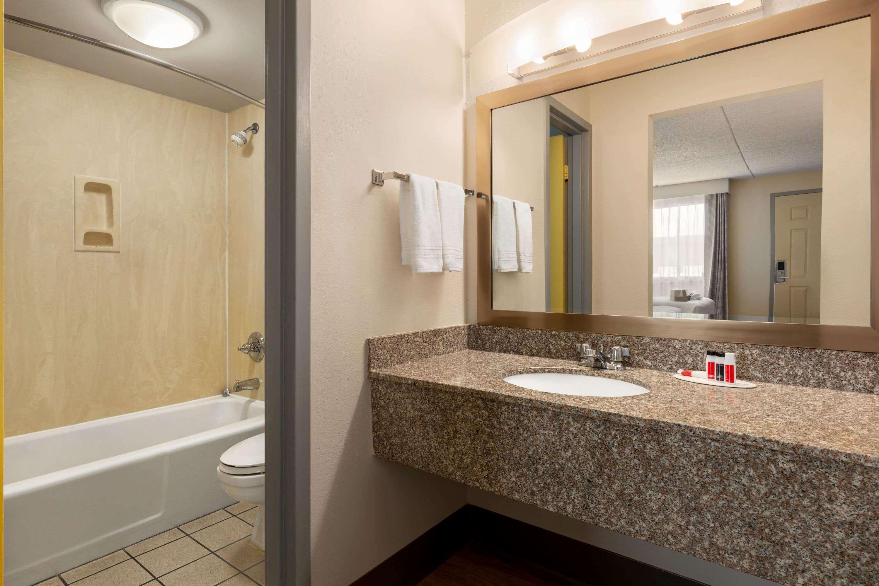Hotel Bo, A Days Inn By Wyndham Chattanooga Downtown מראה חיצוני תמונה
