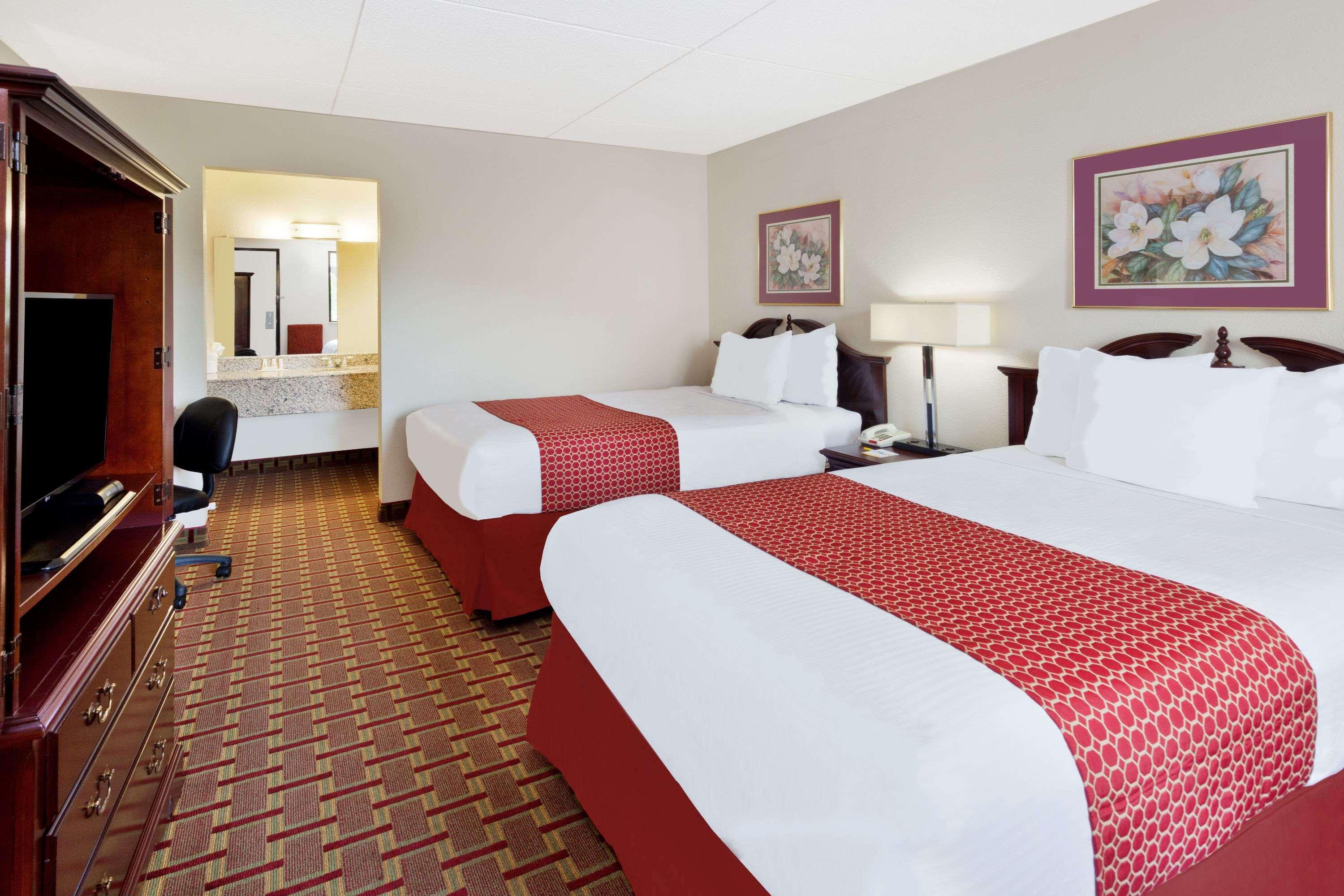 Hotel Bo, A Days Inn By Wyndham Chattanooga Downtown מראה חיצוני תמונה